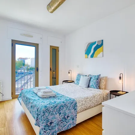 Portucale ! Modern 2br Flat With Garage *