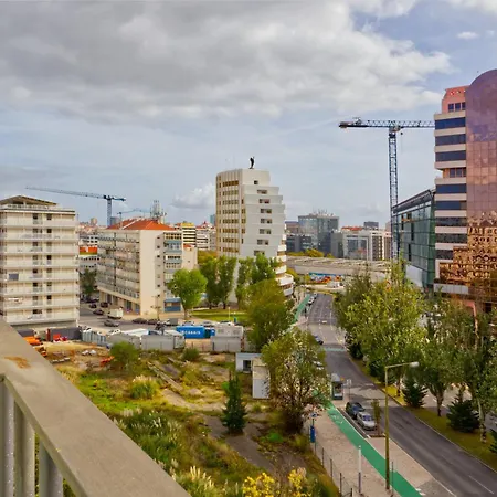 Portucale ! Modern 2br Flat With Garage 리스본