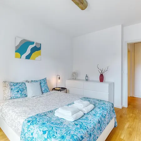 Portucale ! Modern 2br Flat With Garage