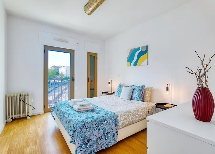 Portucale ! Modern 2br Flat With Garage *