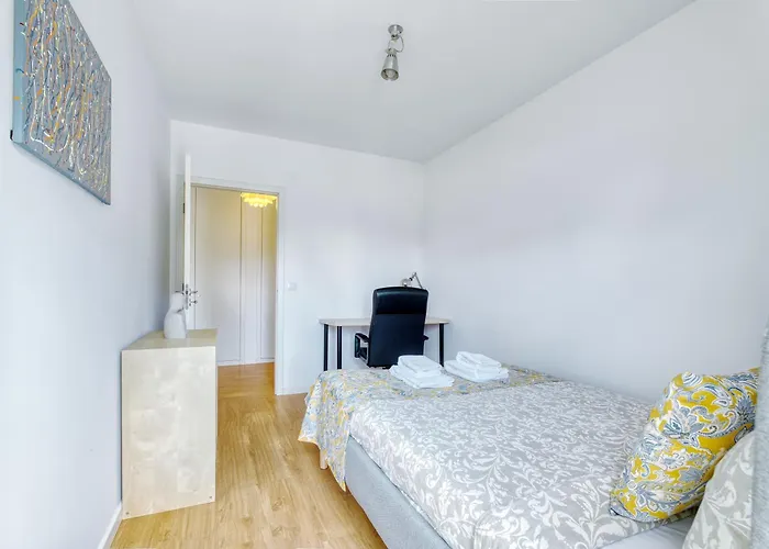 Portucale ! Modern 2br Flat With Garage Apartman *