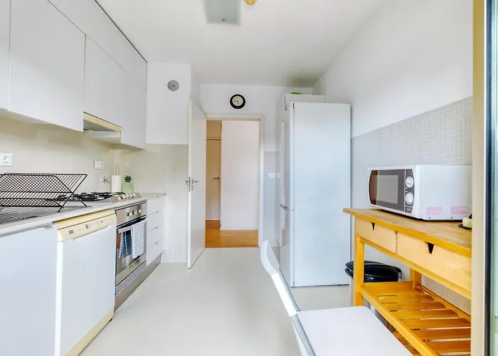 Apartman Portucale ! Modern 2br Flat With Garage