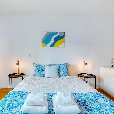 Portucale ! Modern 2br Flat With Garage リスボン