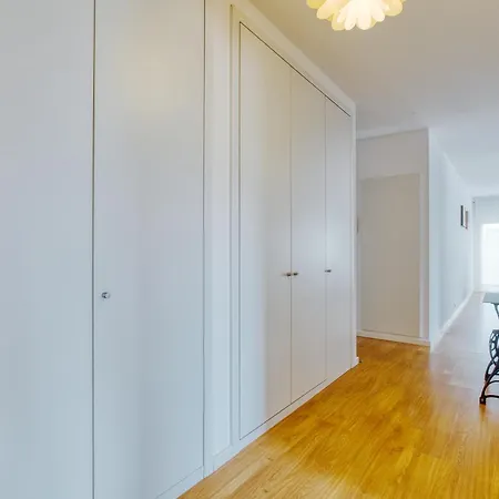 Portucale ! Modern 2br Flat With Garage Apartament Lizbona